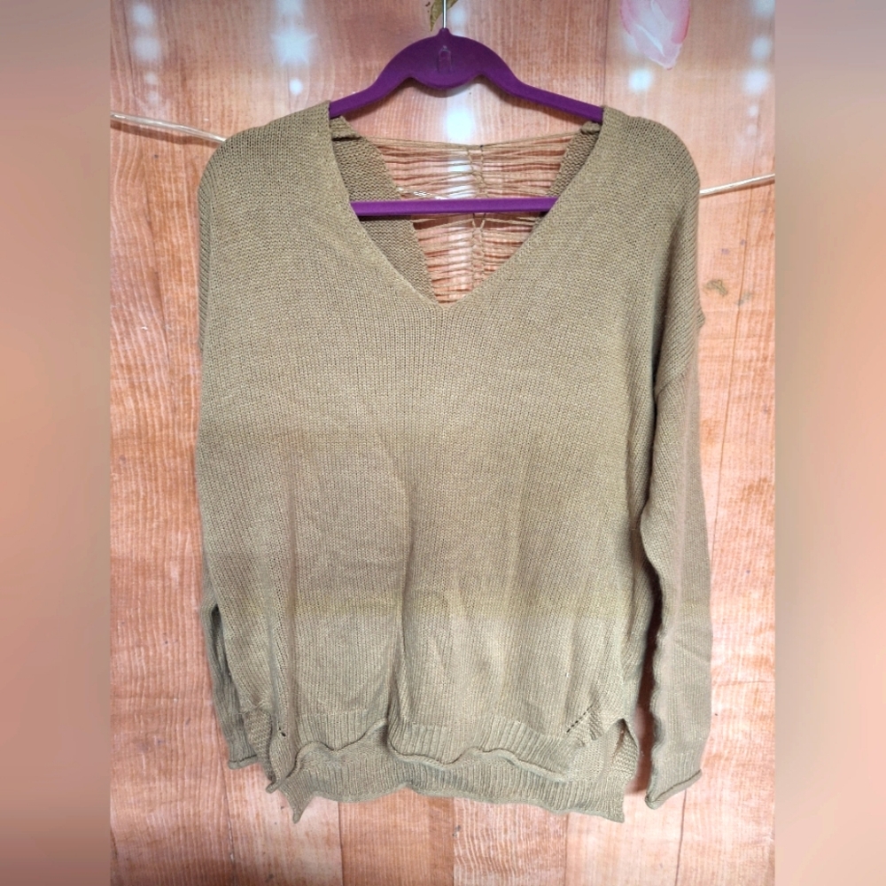 L.A. Gold size 1X v-neck sweater